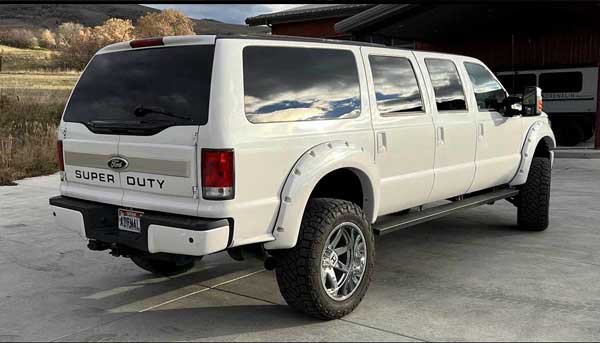 شاسی بلند شش درب فورد F 250 آماده برای یک سواری خانوادگی (+عکس) شاسی بلند شش درب فورد F 250 آماده برای یک سواری خانوادگی (+عکس)