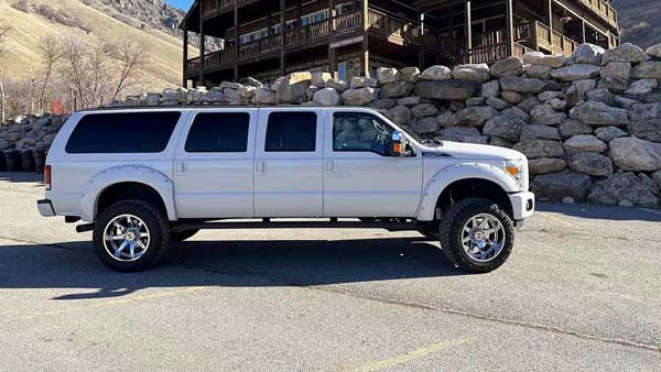 شاسی بلند شش درب فورد F 250 آماده برای یک سواری خانوادگی (+عکس) شاسی بلند شش درب فورد F 250 آماده برای یک سواری خانوادگی (+عکس)