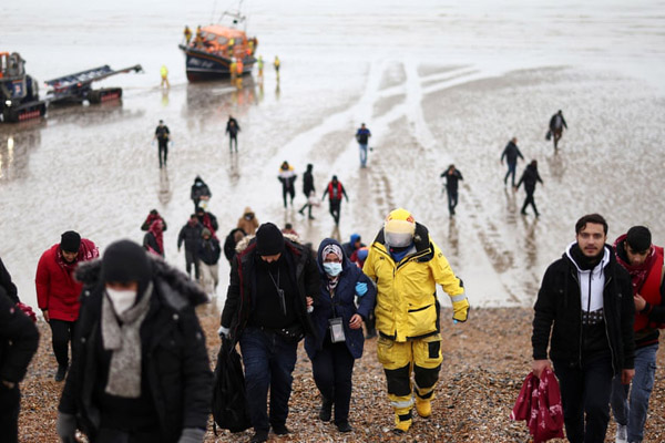 جنجال مرگ همسر یک دیکتاتور / چهره وحشت زده کودک مهاجر (گزارش تصویری)