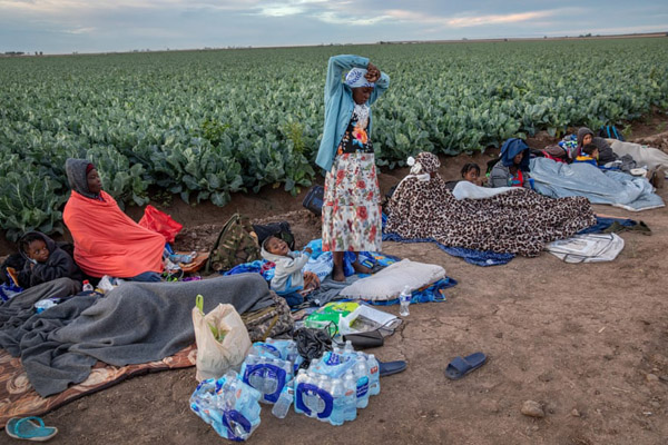 جنجال مرگ همسر یک دیکتاتور / چهره وحشت زده کودک مهاجر (گزارش تصویری)