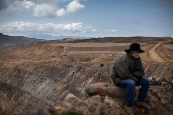 جنجال مرگ همسر یک دیکتاتور / چهره وحشت زده کودک مهاجر (گزارش تصویری)