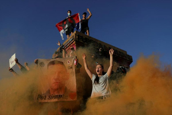 جنجال مرگ همسر یک دیکتاتور / چهره وحشت زده کودک مهاجر (گزارش تصویری)