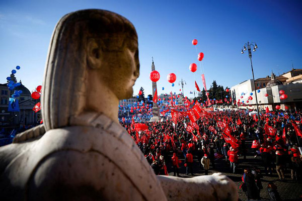 جنجال مرگ همسر یک دیکتاتور / چهره وحشت زده کودک مهاجر (گزارش تصویری)