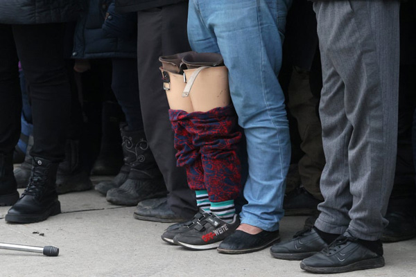 رانش زمین یک جاده را بلعید/ شهرت جهانی گربه ای که سبز شد (گزارش تصویری)