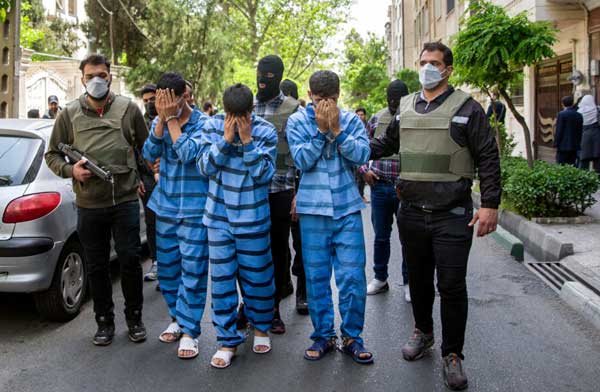 جزییات دستگیری باند سارقان مسلح در پایتخت +عکس جزییات دستگیری باند سارقان مسلح در پایتخت +عکس
