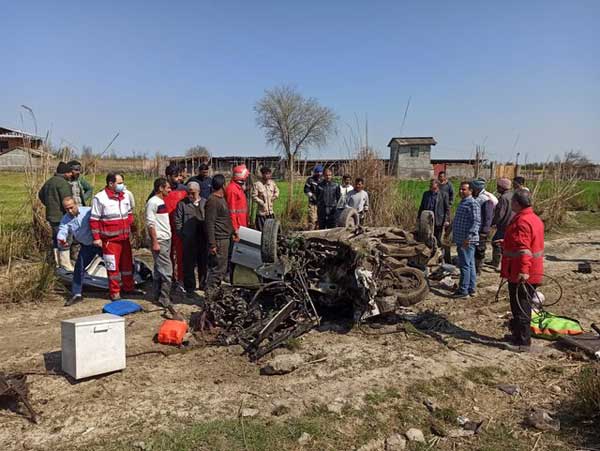برخورد قطار با پژوپارس در گلستان ۲ کشته برجای گذاشت (+عکس)