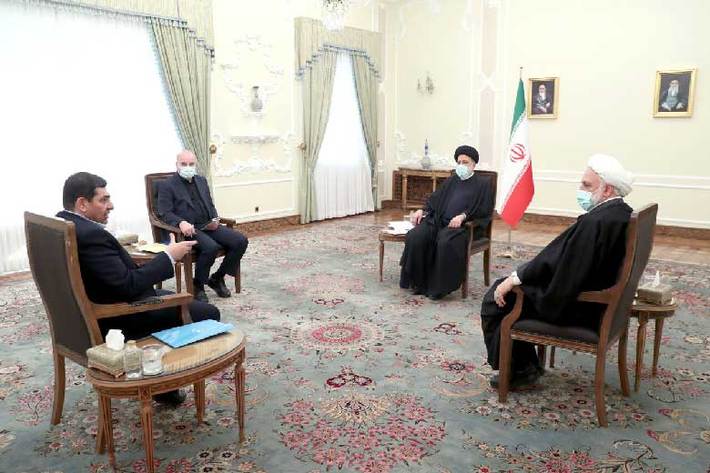سران قوا با بررسی آخرین وضعیت پیشرفت‌های کشور در حوزه اقتصاد، بر ضرورت تقویت ثبات اقتصادی، سرمایه‌گذاری و تداوم کاهش نرخ تورم تأکید کردند.