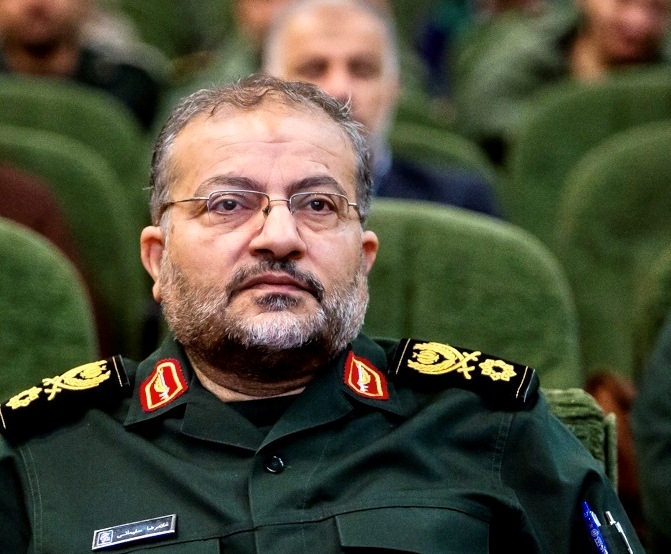 حاج قاسم تمام توجه و انرژی خود را مصروف اعتلای جهان اسلام می کرد حاج قاسم تمام توجه و انرژی خود را مصروف اعتلای جهان اسلام می کرد