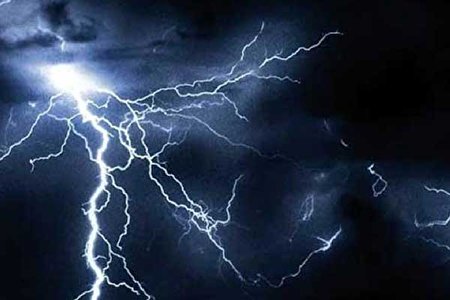 ببینید | موشکی که از صاعقه جان سالم به در برد