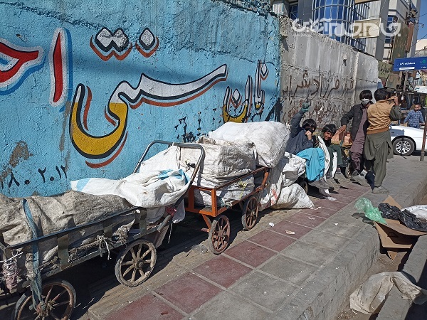 فاجعه بهداشتی و وجود فضله موش در برخی نانوایی های سنتی زاهدان فاجعه بهداشتی و وجود فضله موش در برخی نانوایی های سنتی زاهدان