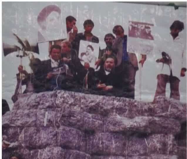 بیست و ششم دی ماه، روز تاریخی فرار شاه خائن در سال ۱۳۵۷ از کشور است بیست و ششم دی ماه، روز تاریخی فرار شاه خائن در سال ۱۳۵۷ از کشور است