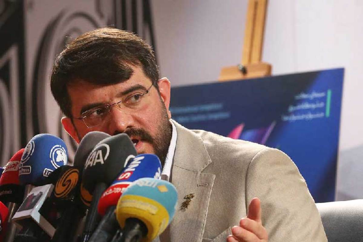 دبیر چهل و یکمین جشنواره بین‌المللی فیلم فجر ارسال و انتشار نامه انصراف صاحبان فیلم «۴۸ ساعت» را رفتاری غیرحرفه‌ای دانست و گفت: این فیلم رزرو بود و اصلا وارد فضای جشنواره و رقابت نشده بود که بخواهد انصراف دهد.