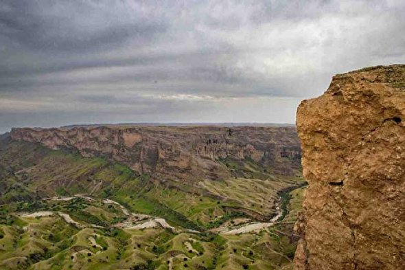 ببینید | دریایی از ابر بر فراز جاده‌ای در ایران