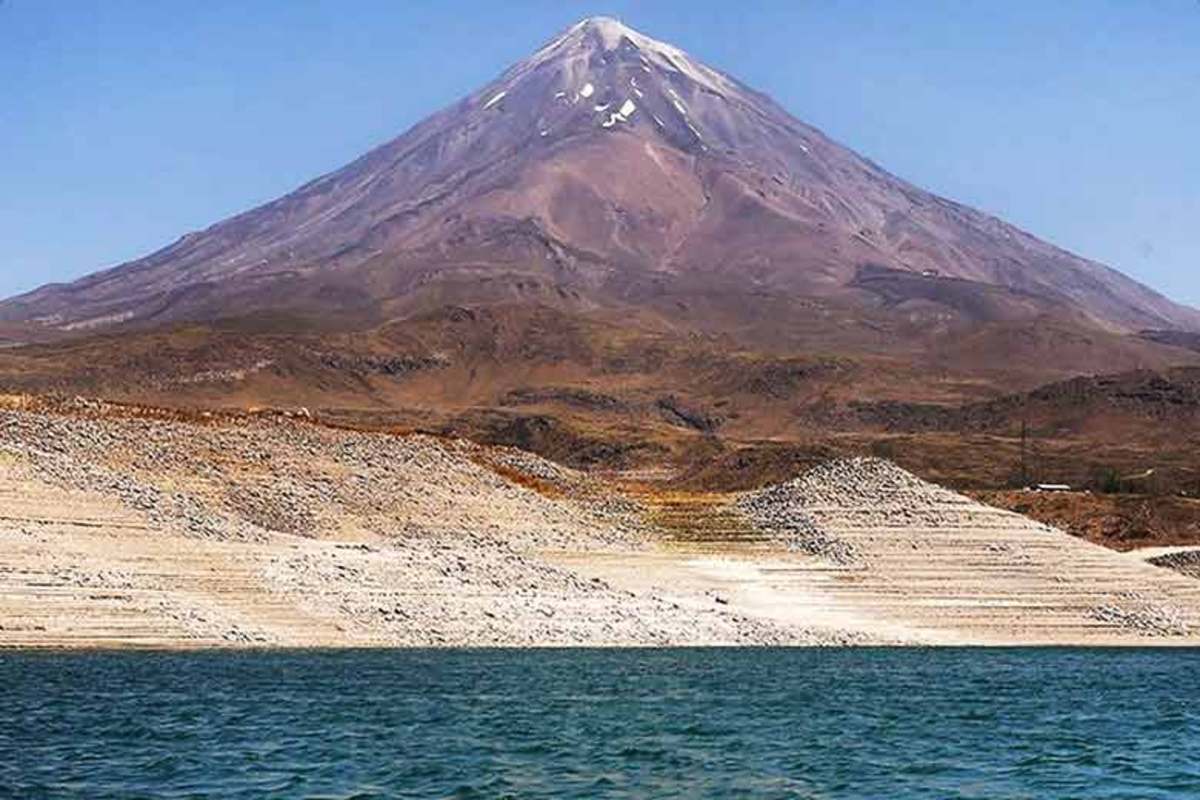 در آخرین ماه زمستان مصرف آب در تهران با روزهای داغ تابستان برابری می‌کند، این درحالی است که سدهای تامین کننده آب این کلانشهر با کاهش 82 میلیون متر مکعبی آب رو به رو هستند و کارشناسان نسبت به افزایش مصرف آب به دلیل خانه‌‌تکانی نیز هشدار می‌دهند.