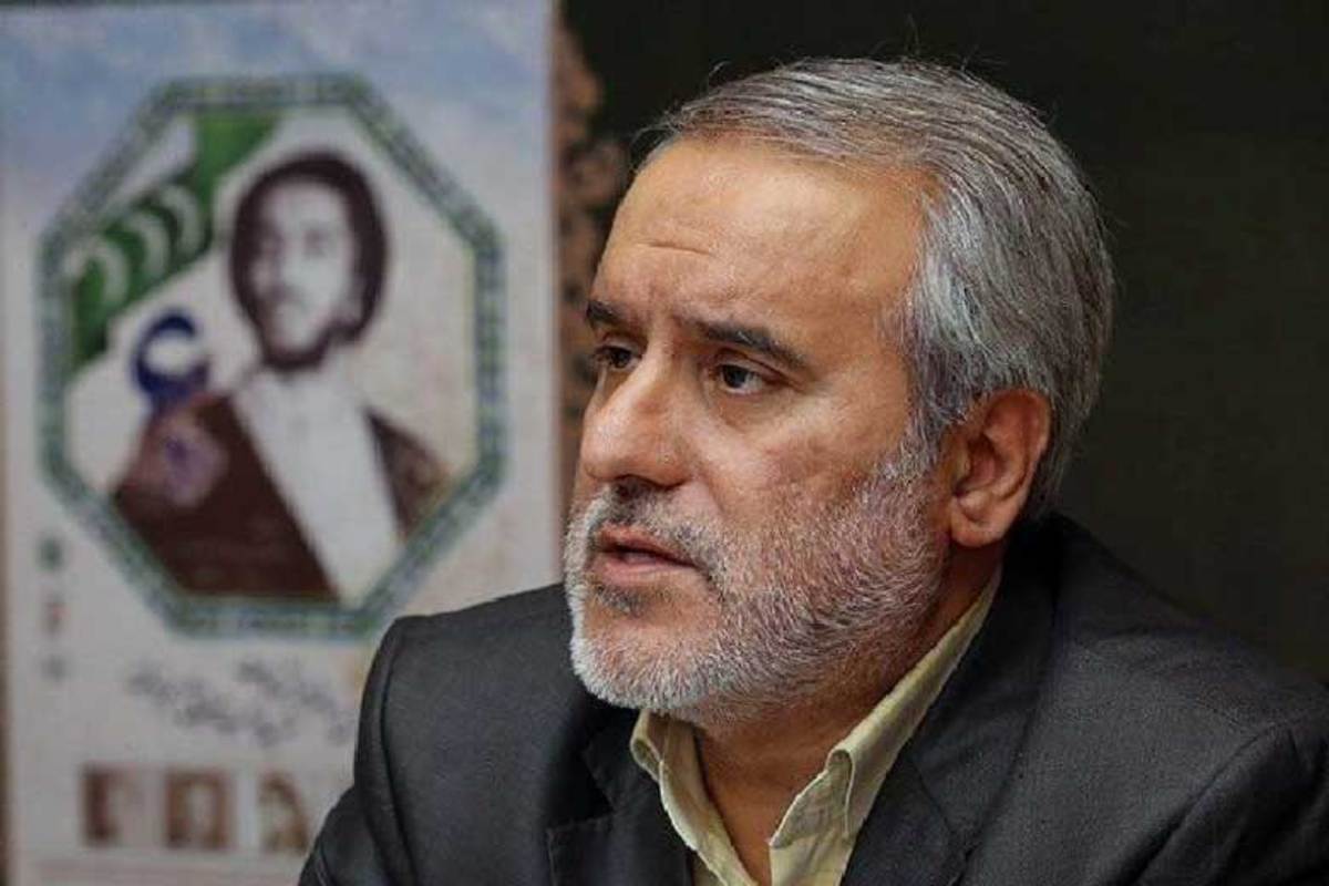 رییس پژوهشكده تاریخ معاصر گفت: پول نفت مستقیم به حساب رضاخان وارد می‌شد. به گواه تاریخ هر روز ۷ سند به نام رضاخان می‌خورد نا جایی كه روزنامه فرانسوی نوشت در ایران جانوری پیدا شد كه زمین می‌خورد.