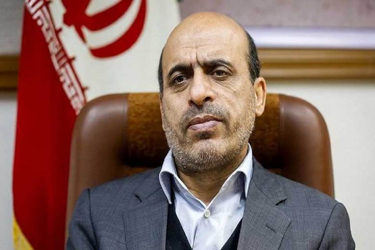 عضو کمیسیون شوراها و امور داخلی کشور مجلس گفت: همین آقایی که از مردم ایران وکالت می خواهد، مردم می دانند در زمان پدرش بحرین عروس شد.