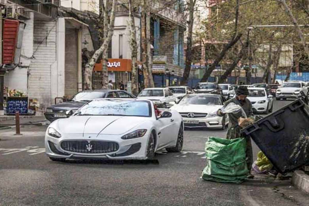 افزایش بی‌سابقه تورم در چند ماه اخیر به افزایش فقر در جامعه دامن زده است و بسیاری از کارشناسان هشدار می‌دهند چنانچه این شرایط ادامه پیدا کند در سال آینده کشور با بحران‌های بی‌سابقه‌ای رو به رو خواهد شد.