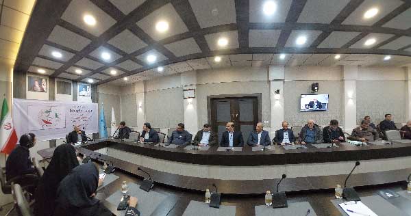 حزب رستاخیر نتیجه خودکامگی فراگیر شاه بود | مطالعه یک کتاب 10 سال زندانی حزب رستاخیر نتیجه خودکامگی فراگیر شاه بود | مطالعه یک کتاب 10 سال زندانی