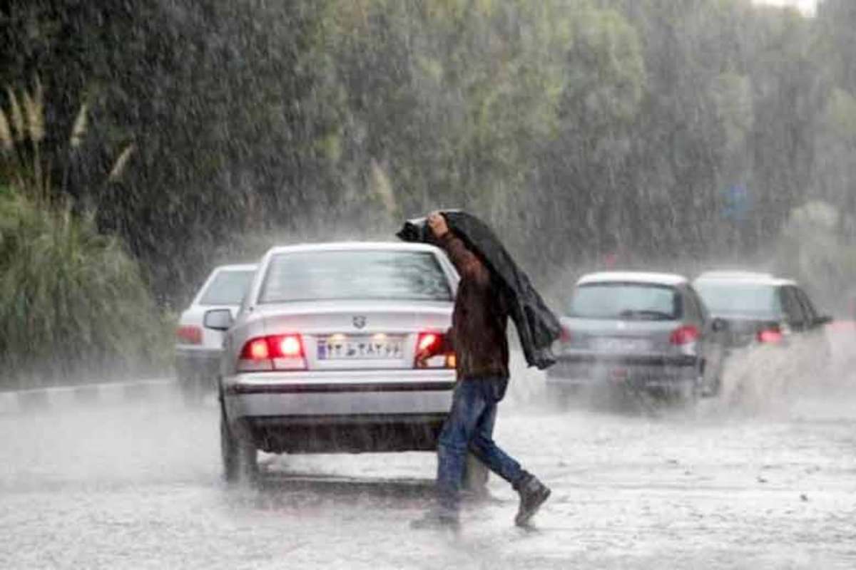 بررسی نقشه‌های هواشناسی از این حکایت دارد که بیشتر استان‌های کشور در روزهای پیش‌رو شاهد بارش باران خواهند بود. این بارش‌ها در برخی استان‌های کشور قابل توجه و جدی است. به همین دلیل احتمال خطر سیلاب  وجود دارد و کارشناسان هشدار می‌دهند که شهروندان به حاشیه رودخانه‌ها نزدیک نشوند.