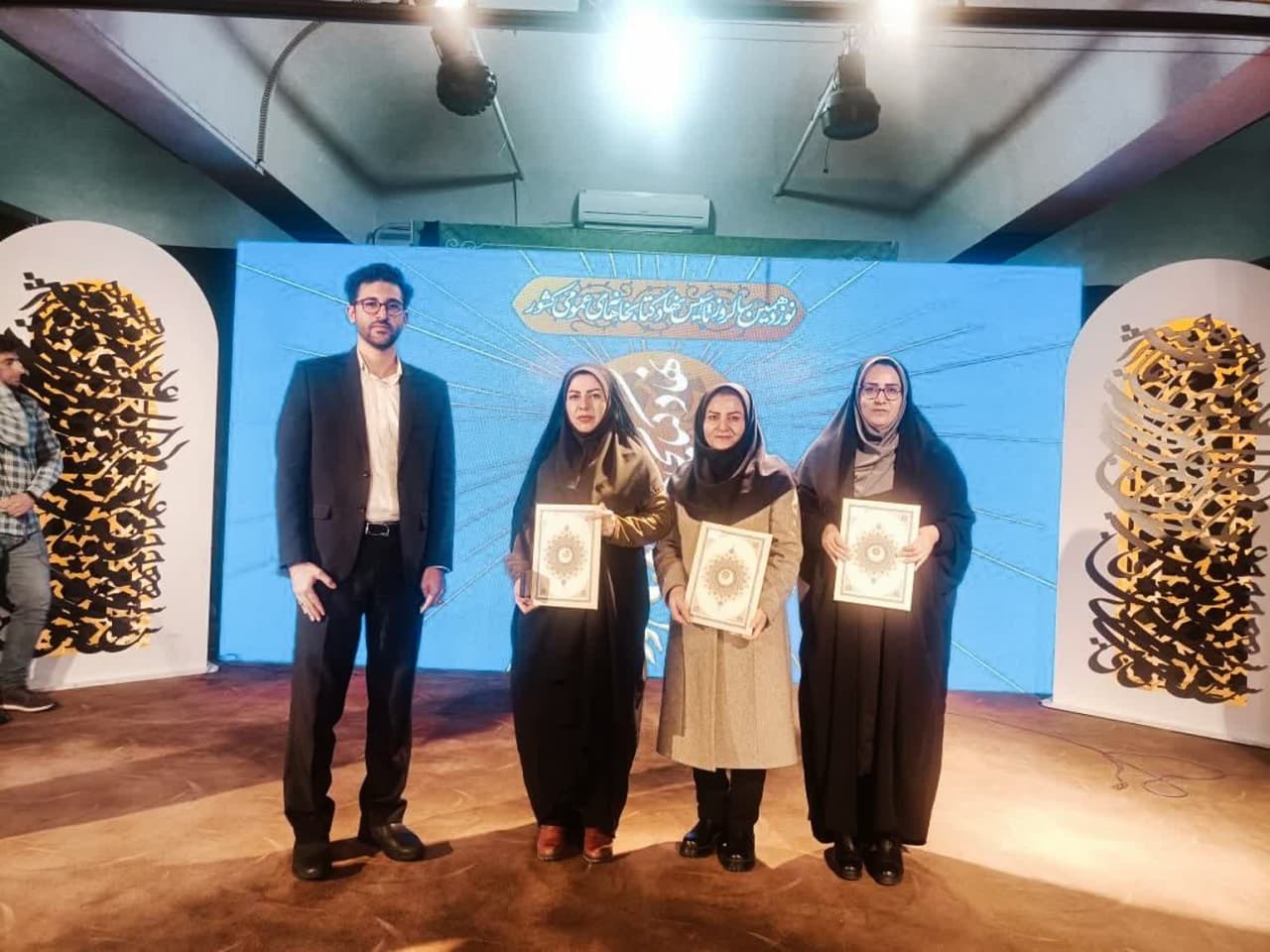 درخشش مدیریت روابط عمومی اداره کل کتابخانه های عمومی استان چهارمحال و بختیاری درخشش مدیریت روابط عمومی اداره کل کتابخانه های عمومی استان چهارمحال و بختیاری