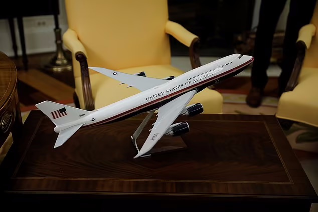 هواپیماهای ۳.۹ میلیارد دلاری جو بایدن چه ویژگیهایی دارند؟ هواپیماهای ۳.۹ میلیارد دلاری جو بایدن چه ویژگیهایی دارند؟