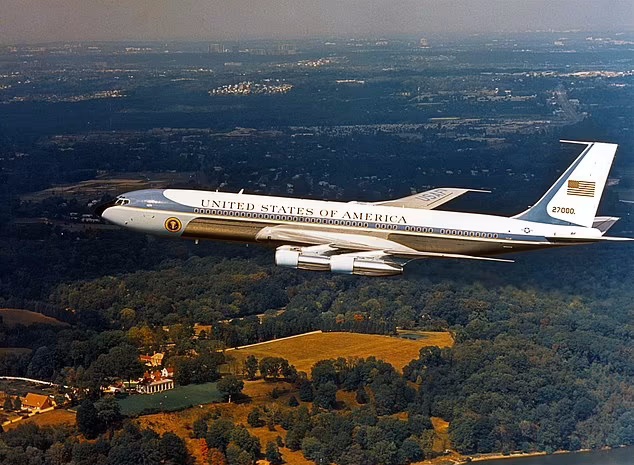 هواپیماهای ۳.۹ میلیارد دلاری جو بایدن چه ویژگیهایی دارند؟ هواپیماهای ۳.۹ میلیارد دلاری جو بایدن چه ویژگیهایی دارند؟