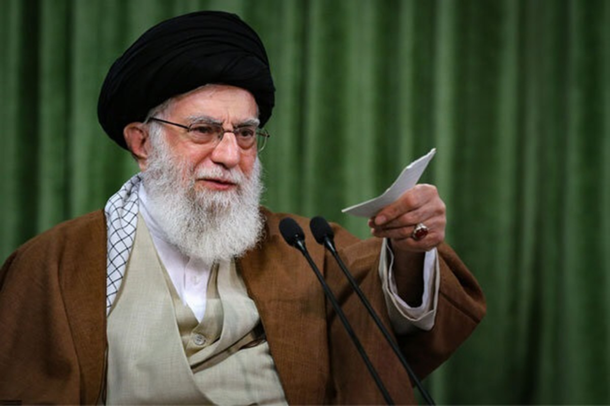 کاربران رسانه KHAMENEI.IR جمله‌ حضرت آیت‌ الله خامنه‌ ای در دیدار دانش آموزان در آستانه سیزدهم آبان‌ماه، درباره افول آمریکا و تغییر نظم کنونی جهان را به عنوان مهمترین جمله‌ رهبر انقلاب در سال ۱۴۰۱ انتخاب کردند.