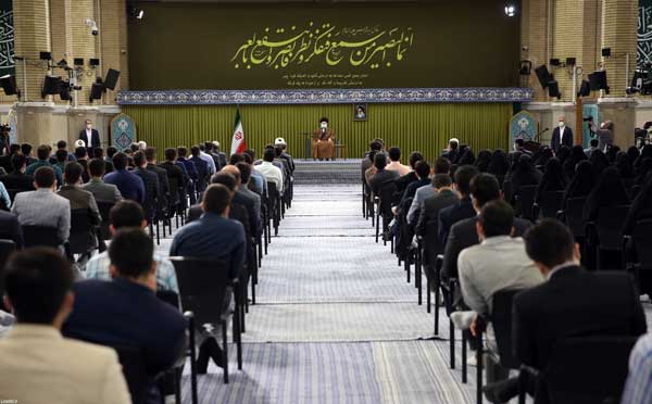 دیدار جمعی از دانشجویان با رهبر انقلاب +عکس دیدار جمعی از دانشجویان با رهبر انقلاب +عکس