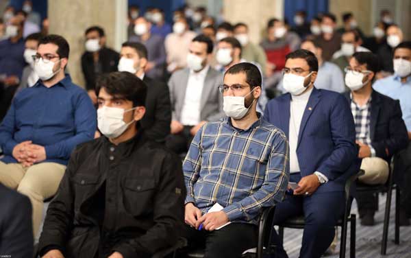 دیدار جمعی از دانشجویان با رهبر انقلاب +عکس دیدار جمعی از دانشجویان با رهبر انقلاب +عکس