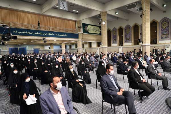 دیدار جمعی از دانشجویان با رهبر انقلاب +عکس دیدار جمعی از دانشجویان با رهبر انقلاب +عکس