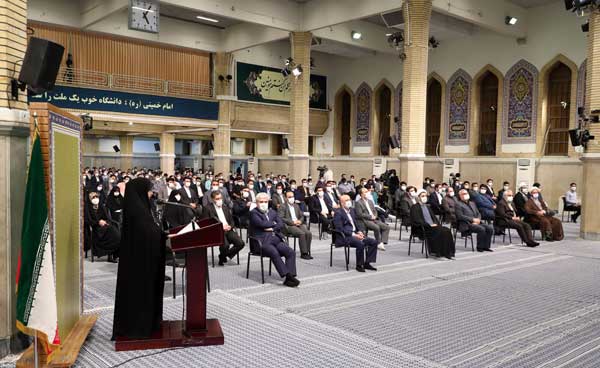 دیدار جمعی از دانشجویان با رهبر انقلاب +عکس دیدار جمعی از دانشجویان با رهبر انقلاب +عکس