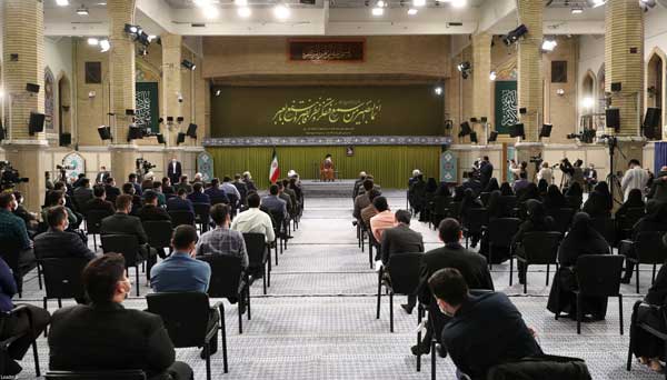 دیدار جمعی از دانشجویان با رهبر انقلاب +عکس دیدار جمعی از دانشجویان با رهبر انقلاب +عکس