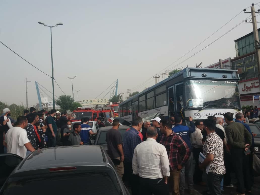ببینید| تصادف اتوبوس با ۵ خودرو در کرج
