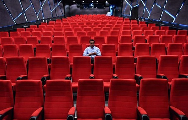 چرا سینمای سالنی مرده است؟ چرا سینمای سالنی مرده است؟