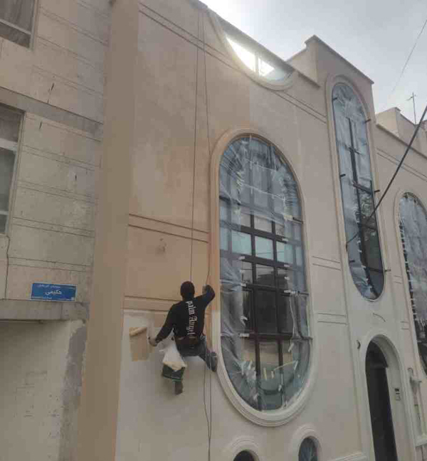 خسارت ریزش سنگ نمای ساختمان با چه کسی است؟ images_1657607217.jpg