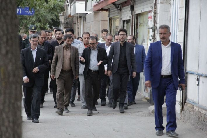 استاندار خراسان رضوی گفت: برخی از طرحهای عمرانی در مناطق حاشیه شهر مشهد در دست اجراست که تکمیل آنها در اولویت است و باید زودتر به نتیجه برسد.