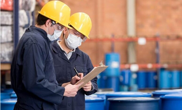 لباس کار محافظ در هنگام سمپاشی