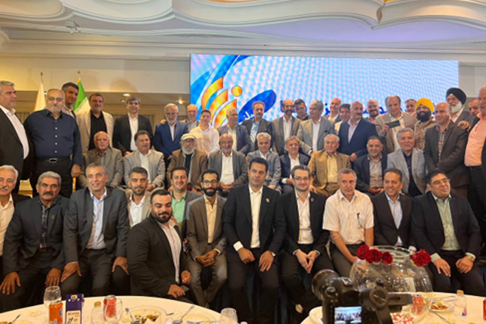 نخستین جشنواره نوشت افزار ایرانی سلنا با حضور چهره‌های برجسته اقتصادی، فرهنگی، سیاسی و قضائی در هتل اسپیناس پالاس برگزار شد.
