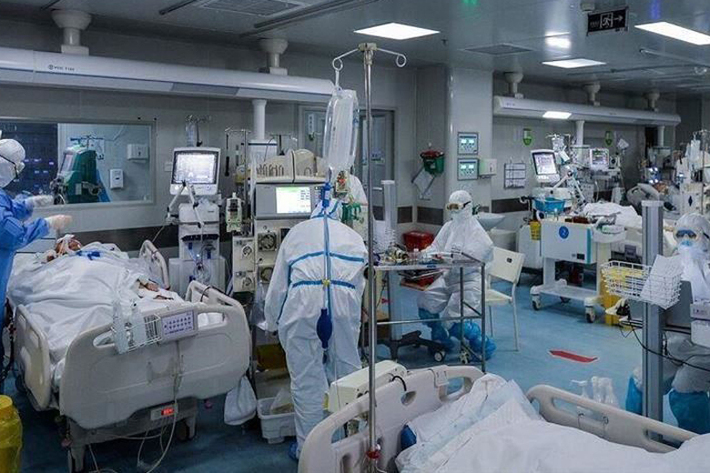 معاون درمان ستاد مقابله با کرونا در استان تهران توضیحاتی درباره وضعیت شیوع بیماری در پایتخت ارائه کرد و گفت: در صورت سهل‌انگاری در تزریق دوزهای یادآور واکسن کرونا، طبیعتا شرایط فعلی شکننده خواهد بود؛ بنابراین بروز روند افزایشی بیماری کاملا محتمل است.