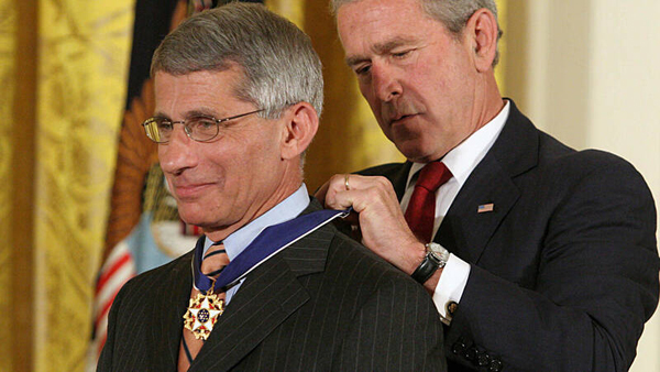 عکس | پشت پرده تجارت &laquo;آنتونی فائوچی&raquo; و &laquo;بیل گیتس&raquo; با سلامت مردم جهان به روایت نیویورک تایمز