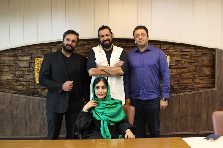 این شب‌ها فصلی تازه از یک قصه آشنا روی آنتن شبکه پنح سیما می‌رود. سریال «داستان یک شهر» که تجربه نسبتا موفقی در سریال‌سازی بود سال‌ها پیش در دو فصل مجزا پخش شد و حالا با گروهی تازه و قصه‌هایی از این روزهای زندگی در شهر تهران در حال پخش است.