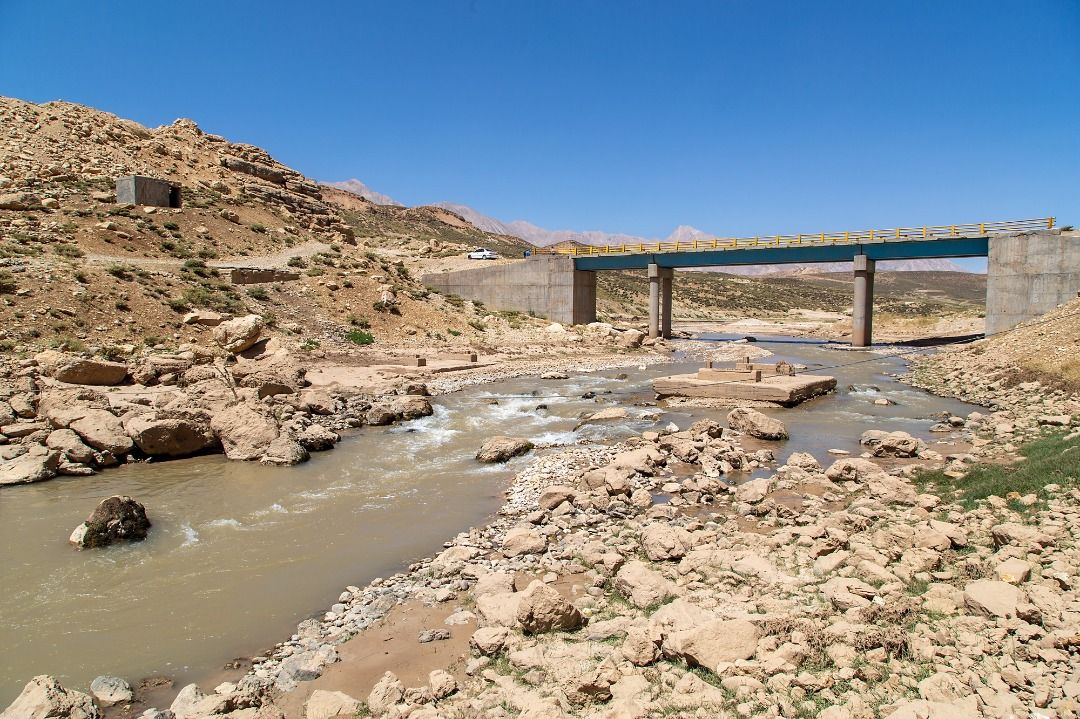 تلاش گسترده و شبانه روزی کارکنان خدوم خدماتی و مدیران شرکت آبفا استان جهت انتقال آب و عرضه آب شرب سالم به مردم چهار محال و بختیاری