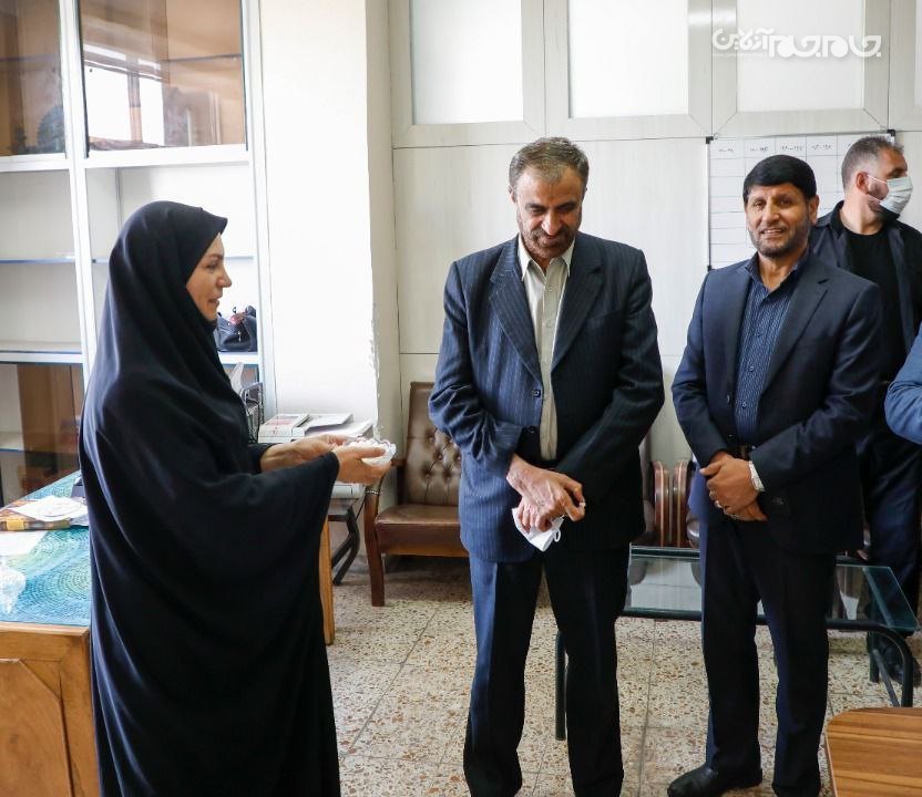 دیدار استاندار چهار محال و بختیاری با کارکنان و بازدید از روند امورات اجرائی دیدار استاندار چهار محال و بختیاری با کارکنان و بازدید از روند امورات اجرائی