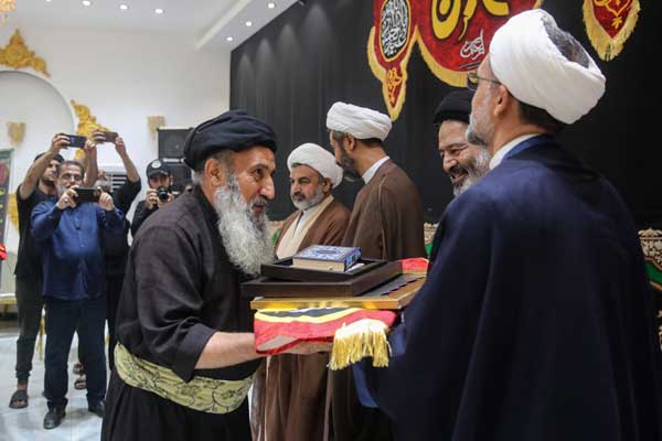 ۵۰ موکب دار عراقی تجلیل شدند | نواب: کاری که شما می&zwnj;کنید در تاریخ بی&zwnj;نظیر است