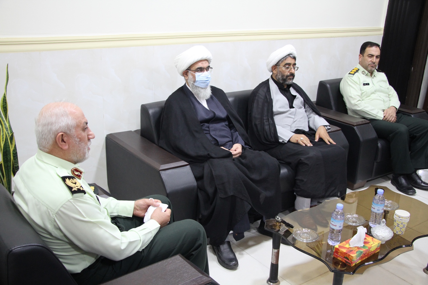 بازدید آیت الله صفایی بوشهری از اداره گذرنامه و تقدیر از کارکنان بازدید آیت الله صفایی بوشهری از اداره گذرنامه و تقدیر از کارکنان