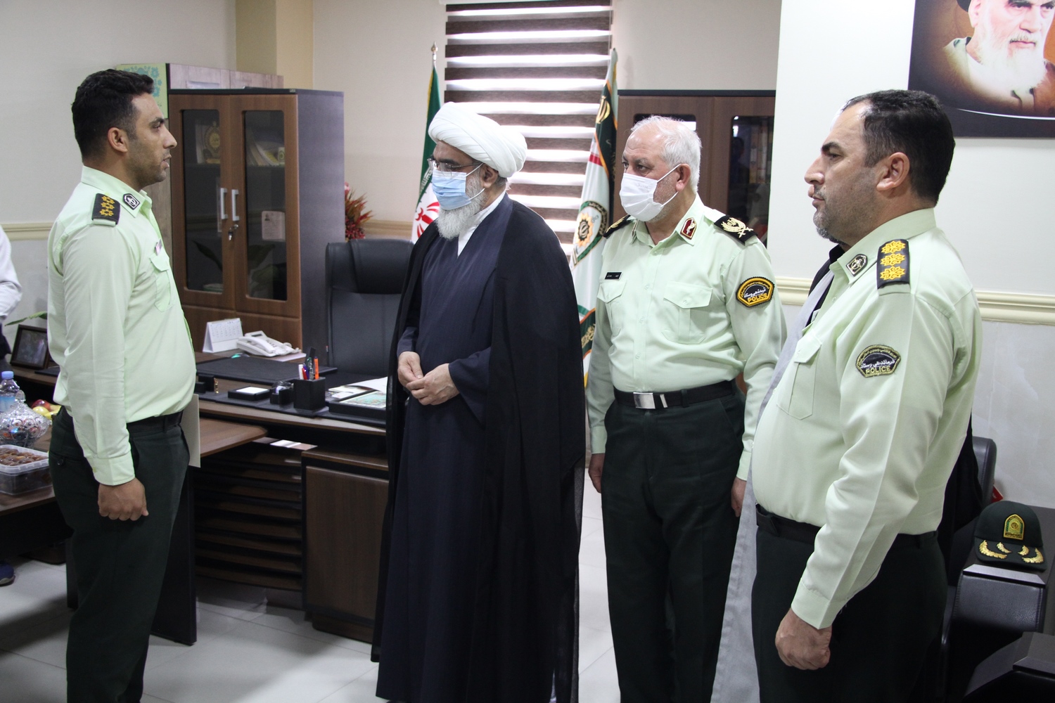 بازدید آیت الله صفایی بوشهری از اداره گذرنامه و تقدیر از کارکنان بازدید آیت الله صفایی بوشهری از اداره گذرنامه و تقدیر از کارکنان