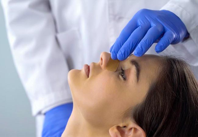 چگونه می توانم بدون جراحی شکل بینی خود را تغییر دهم؟ چگونه می توانم بدون جراحی شکل بینی خود را تغییر دهم؟