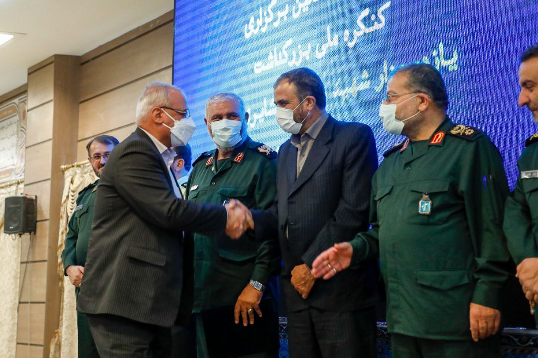 تجلیل از خادمان و عوامل اجرائی کنگره 10 هزار نفری شهداء جامعه عشایری