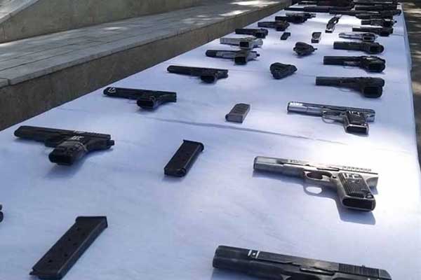 عکس | کشف ۱۱۷ قبضه سلاح در سیستان و بلوچستان پس از جمعه سیاه عکس | کشف ۱۱۷ قبضه سلاح در سیستان و بلوچستان پس از جمعه سیاه