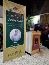 همزمان با افتتاح نمایشگاه «طره ی خط» از رضا زدوار، خوشنویس پیشکسوت خوزستانی تجلیل شد